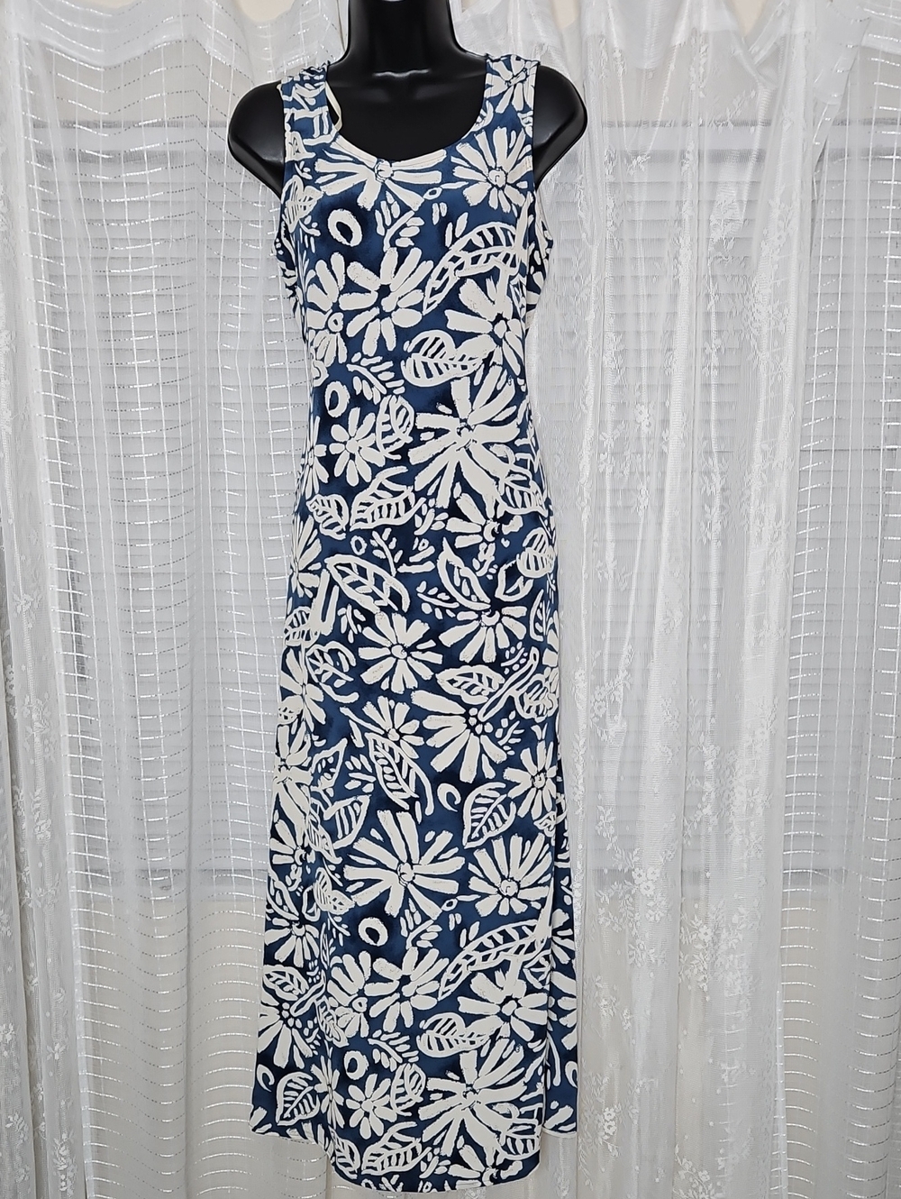 Johnathan Martin Blue & white sleeveless floral maxi dress w/ scoop neckline Sz7
